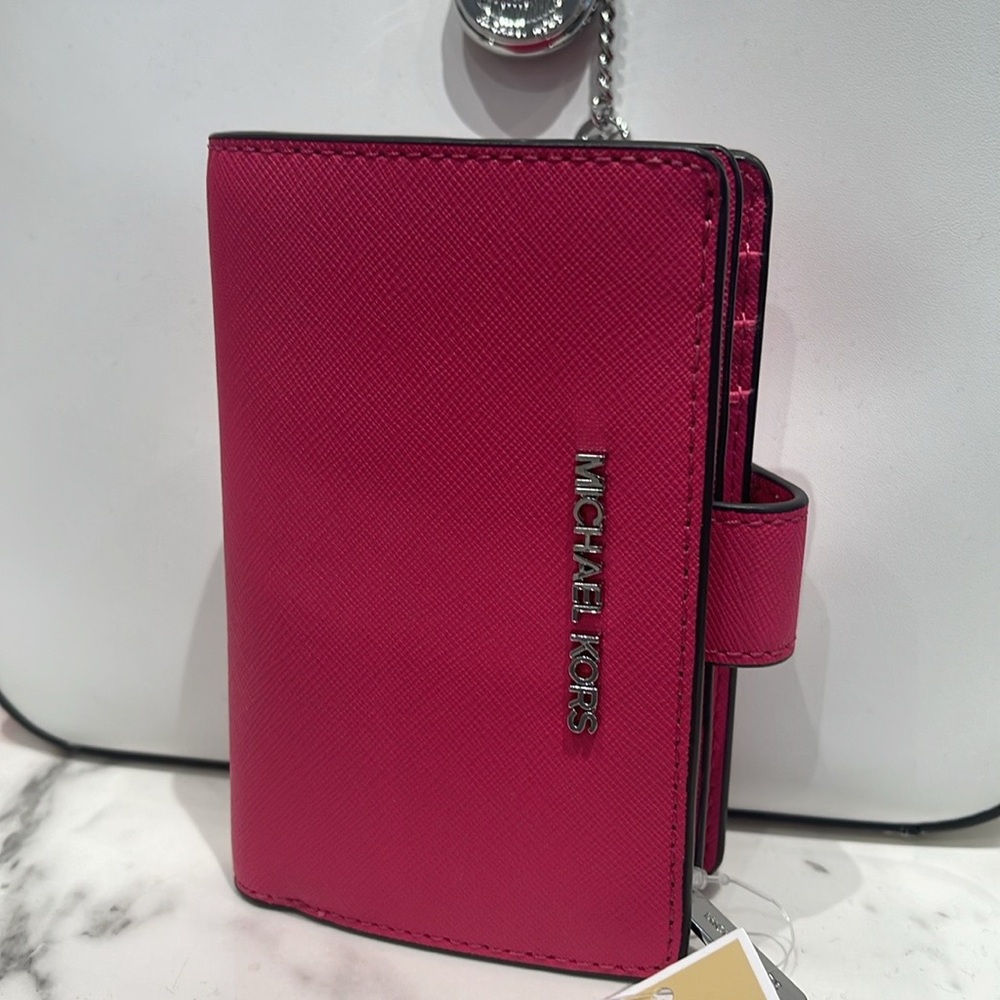 Michael Kors Medium Saffiano Leather Bifold Wallet
Dragonfruit 
NWT - Picture 4 of 16